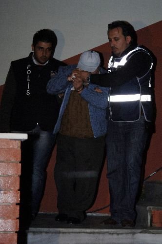 Tartıştığı 38 Yıllık Eşini Bıçaklayarak Öldürdü