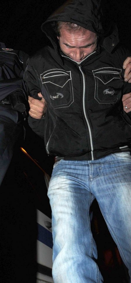 Tartıştığı eşini boğarak öldürdü