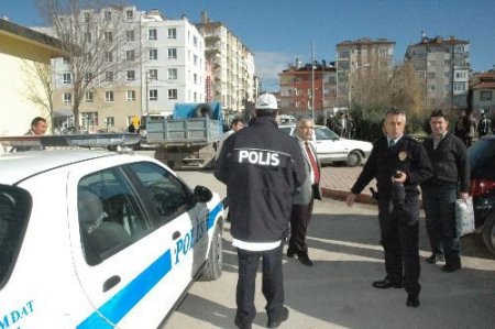 Tartıştığı Kişiyi Meydanda Bıçakladı