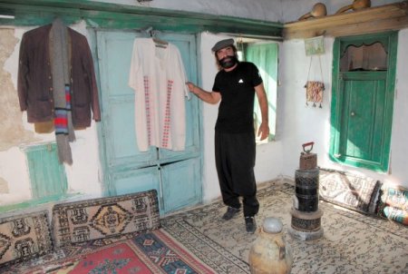 Taş konakta açtığı sergiyle Yörük kültürünü turistlere tanıtıyor