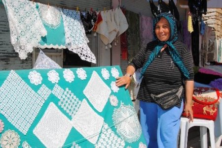 Taşağıl örmeleri turistlerin misafir ağırlama odalarını süslüyor