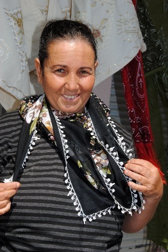 Taşağıl örmeleri turistlerin misafir ağırlama odalarını süslüyor