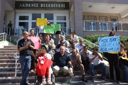 Taşeron Firmanın İşten Çıkardığı İşçiler, Belediye Önünde Eylem Yaptı