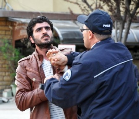 Taşeron işçiler birbirine girdi