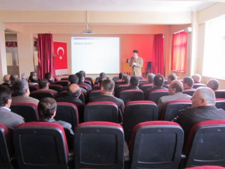 Taşımalı eğitimde görevli servis şoförlerine 'iletişim' semineri