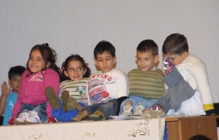 Taşkent'te Minik Türk Öğrencilerinden Renkli Okuma Bayramı