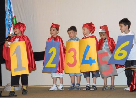 Taşkent'te Minik Türk Öğrencilerinden Renkli Okuma Bayramı