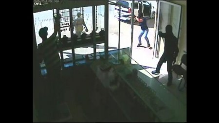 Taşlı soygundan serbest kalınca, silahla kuyumcu soydular