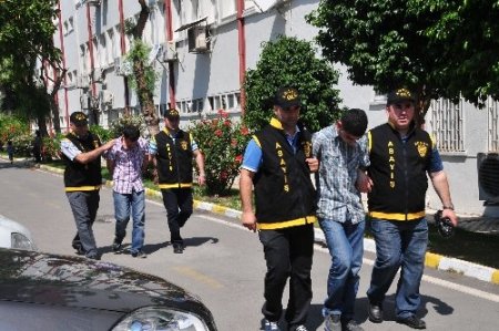 Taşlı soygundan serbest kalınca, silahla kuyumcu soydular