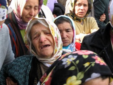 Taşova'daki Kazada Ölen 5 Kişiden 3'ü Toprağa Verildi