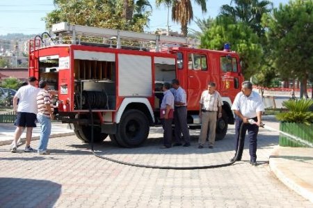 Taşucu Belde Belediyesi'ne Almanya'dan İtfaiye Aracı Hibe Edildi