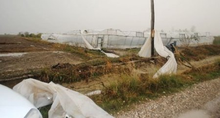 Taşucunda, Hortum Seralara Zarar Verdi
