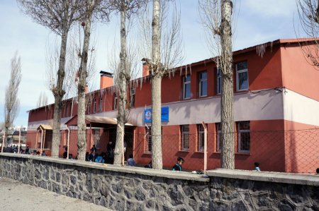 Taşyürek: Tarihçi Beygu'nun okul tabelasındaki isim hatası düzeltilsin