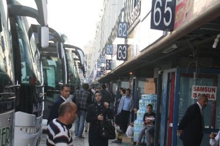 Tatil Dönüşü Otogarlarda Hareketlilik Başladı