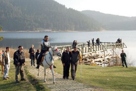 Tatilciler Bayramda Abant'a Akın Etti