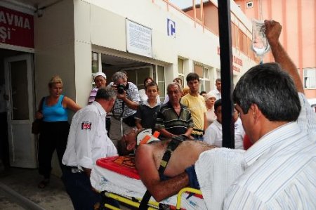 Tatilden Dönen Ailenin Bulunduğu Otomobil Uçuruma Yuvarlandı; 5 Yaralı