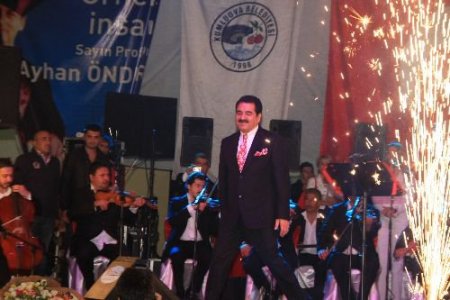 Tatlıses, Fethiye'de Yeni Albümünün Şarkılarını Okudu