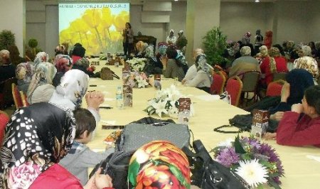 Tatvan Aile Destek Merkezi anneleri unutmadı