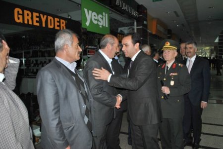 Tatvan AVM'de bayramlaştı