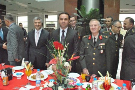 Tatvan AVM'de bayramlaştı