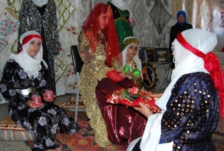 Tatvan Halk Eğitimi Merkezi yılsonu sergisini açtı