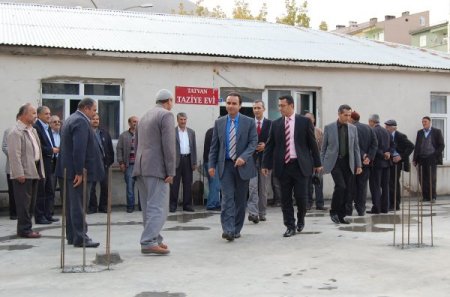 Tatvan Kaymakamı, ilçedeki taziye evlerini gezdi