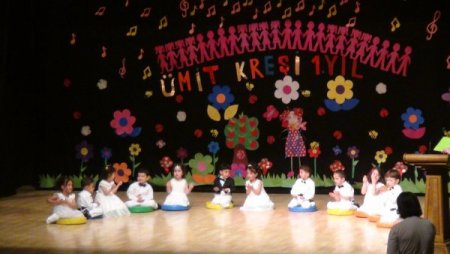 Tatvan Özel Ümit Kreşi'nden Yıl Sonu Gösterisi
