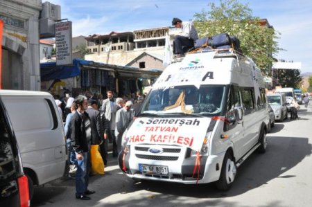 Tatvan’da hacı adayları kutsal topraklara uğurlandı