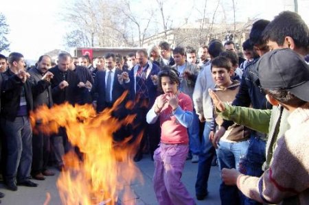 Tatvan'da İki Gün Arda Arda Nevruz Kutlaması Yapıldı