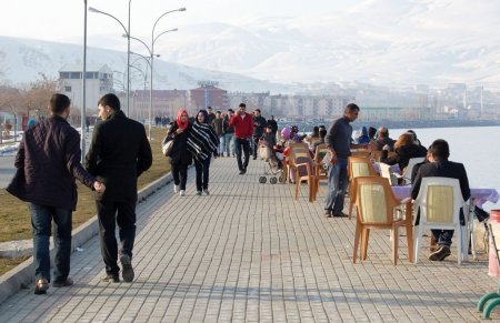 Tatvan’da iki mevsim bir arada yaşanıyor