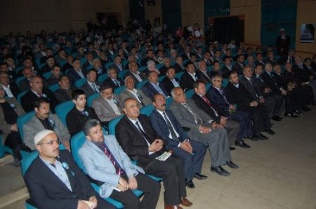 Tatvan'da Kutlu Doğum Haftası'nda konferans verildi ve etli pilav dağıtıldı