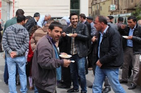 Tatvan'da Kutlu Doğum Haftası'nda konferans verildi ve etli pilav dağıtıldı