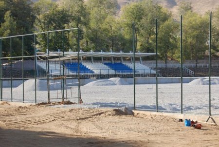 Tatvan'da sentetik çim sahanın çalışmaları devam ediyor