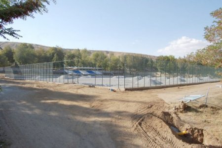 Tatvan'da sentetik çim sahanın çalışmaları devam ediyor