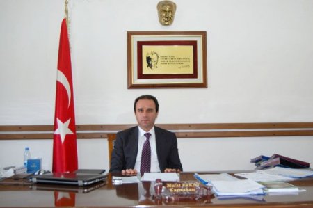 Tatvan'da sentetik çim sahanın çalışmaları devam ediyor