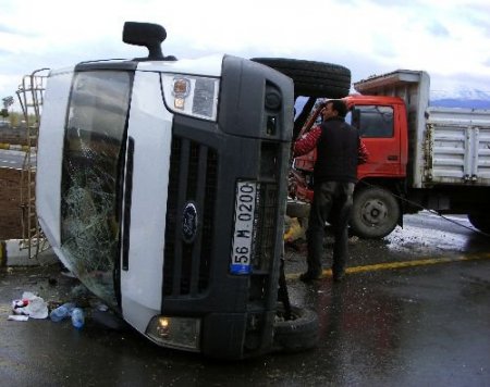 Tatvan'da Trafik Kazası: 4 Yaralı