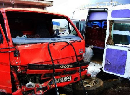 Tatvan'da Trafik Kazası: 4 Yaralı