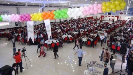 Tatvan’da yetimler sevindirildi