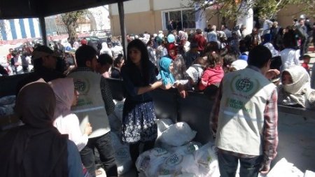 Tatvan’da yetimler sevindirildi