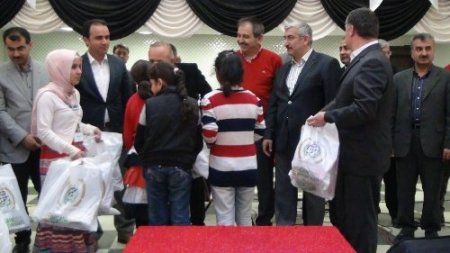 Tatvan’da yetimler sevindirildi