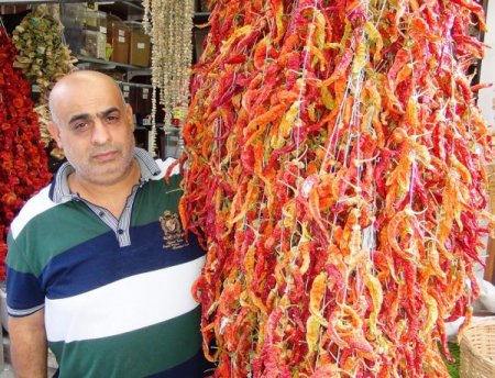 Tava ciğerinin vazgeçilmezi Karaağaç biberi, kilosu 60 liradan alıcı buluyor