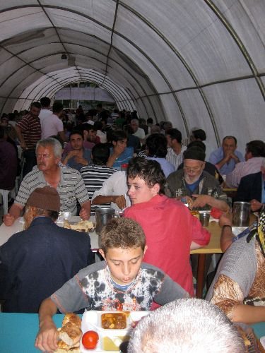 Tavşanlı İşçi Derneği, İftar Çadırında Her Gün 600 Kişiye Yemek Verecek