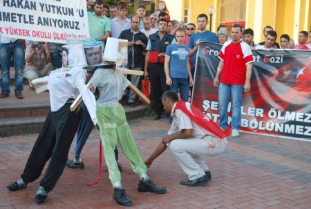 Tavşanlı’da Öcalan, Demirtaş Ve Ayna’nın Kuklaları Yakıldı