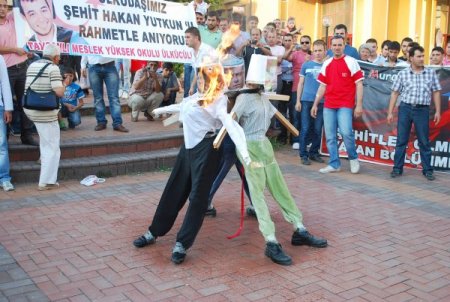 Tavşanlı’da Öcalan, Demirtaş Ve Ayna’nın Kuklaları Yakıldı