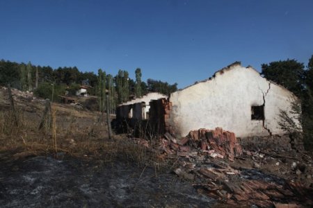 Tavşanlı'daki yangından geriye köylünün el arabası kaldı