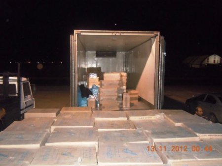 Tavuk aracının içinden 195 bin adet kaçak sigara çıktı