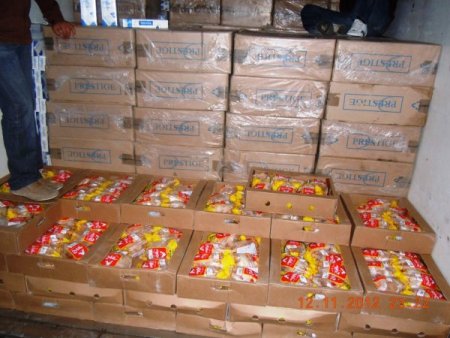 Tavuk aracının içinden 195 bin adet kaçak sigara çıktı