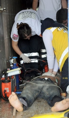 Tavuk yıkama kazanına düşen işçi ağır yaralandı