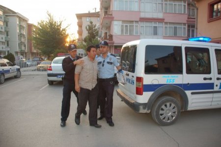 'Tavuklarımı yedi' bahanesiyle yavru köpeğin boğazını kesti