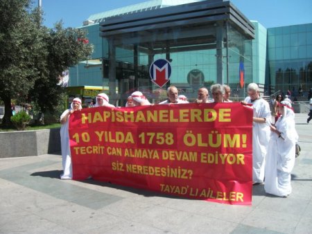 Tayad’lı Ailelerden Kefenli Protesto